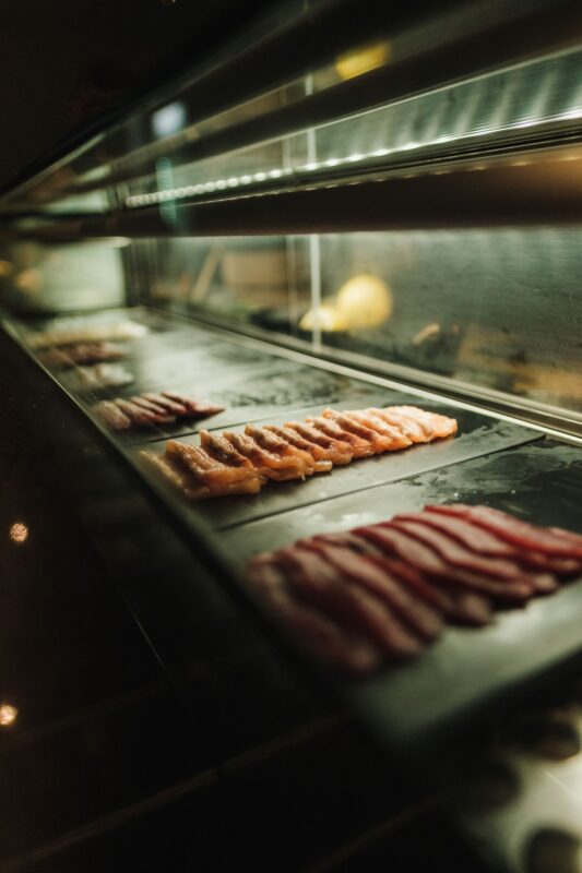 Alimentos conservados dentro de un refrigerador