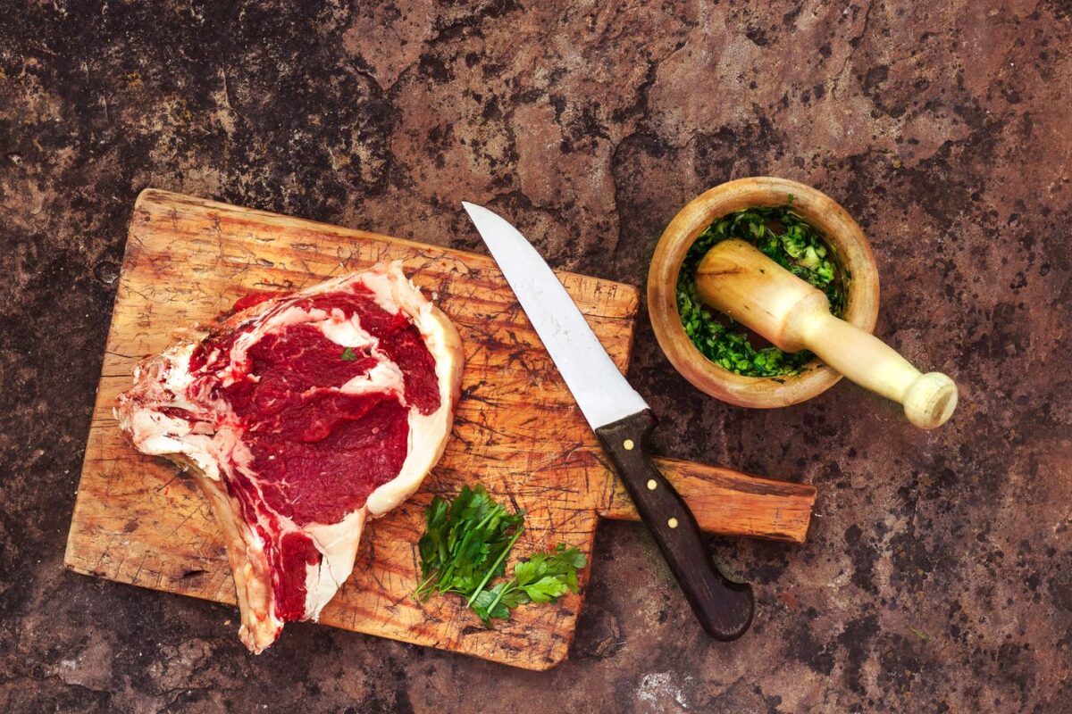 Corte de carne de res listo para cocinar